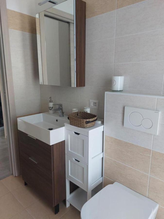 Appartamento Miralago Con Giardino Sul Lago Gavirate Eksteriør billede