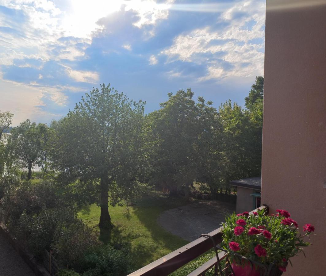 Appartamento Miralago Con Giardino Sul Lago Gavirate Eksteriør billede