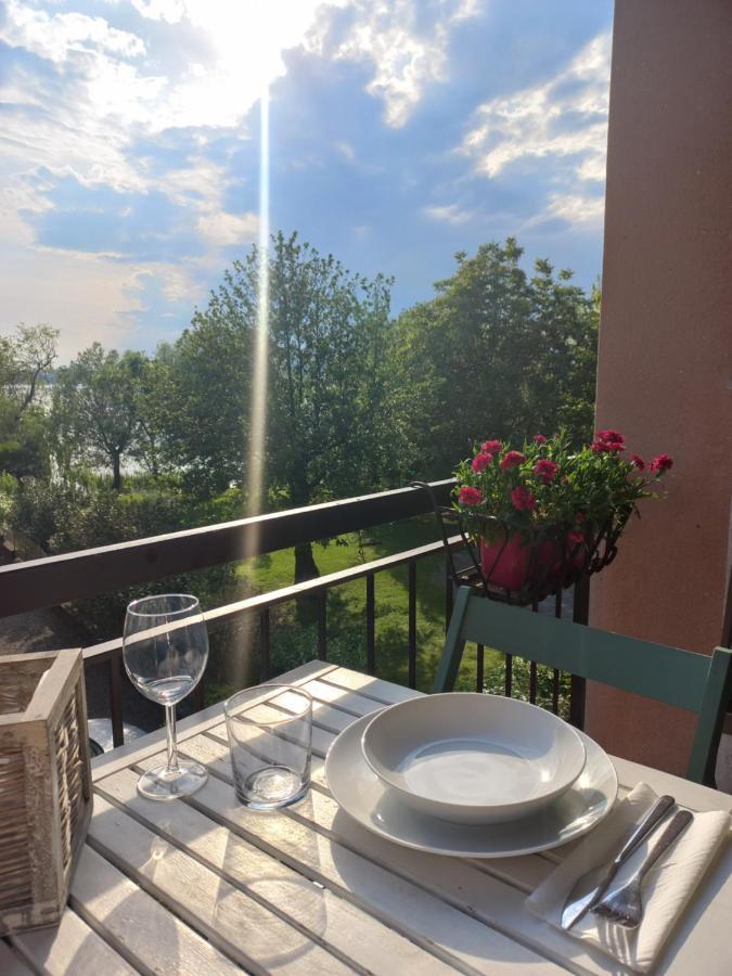 Appartamento Miralago Con Giardino Sul Lago Gavirate Eksteriør billede