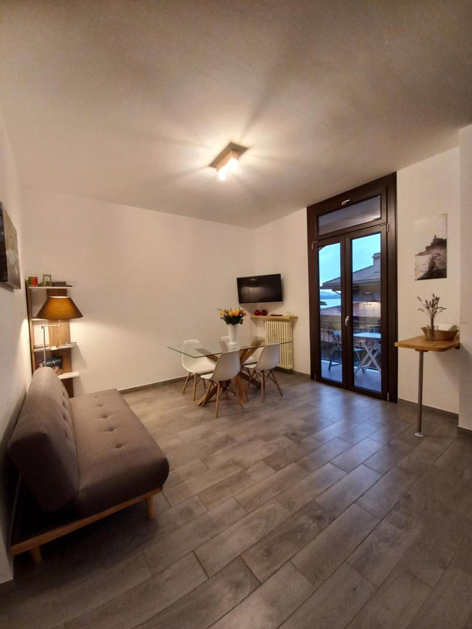 Appartamento Miralago Con Giardino Sul Lago Gavirate Eksteriør billede